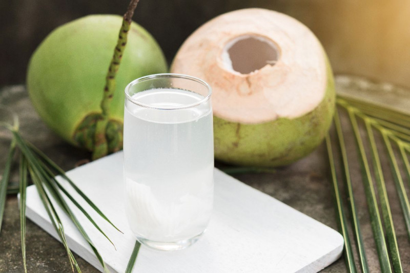 Ini Manfaat Minum Air Kelapa Yesdok