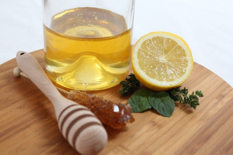 5 Manfaat Minum Air Lemon Dan Madu Secara Rutin Yesdok