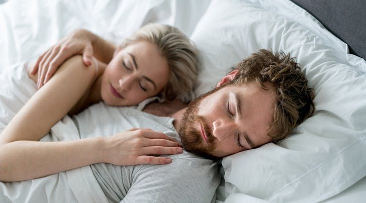 4 Perbedaan  Biologis Pria  dan  Wanita  Saat Tidur YesDok